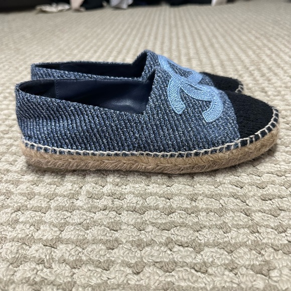CHANEL BLACK AND BLUE TWEED ESPADRILLE FLATS. SIZE 36. - Picture 2 of 7